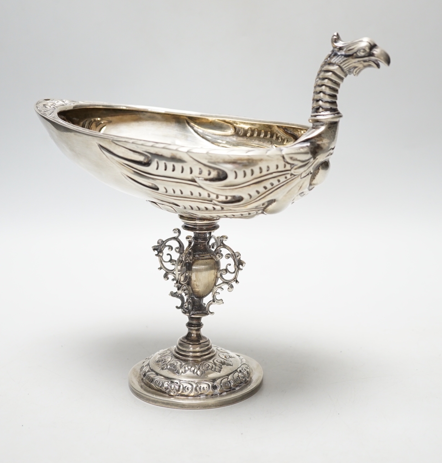 A late Victorian silver bird shaped sweetmeat tazze, J?, London, 1896, height 19.8cm, 12.8oz.